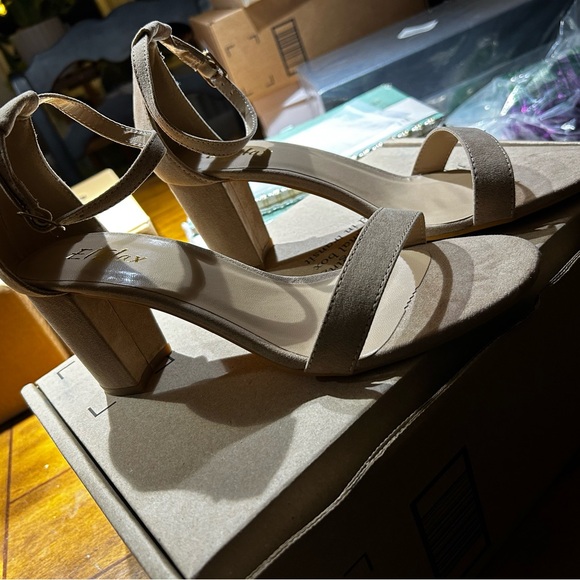 Beautiful Sandals - Picture 3 of 3